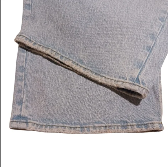 A&F Curve Love 90s Relaxed Fit High Rise Jeans Light Wash - Picture 11 of 15